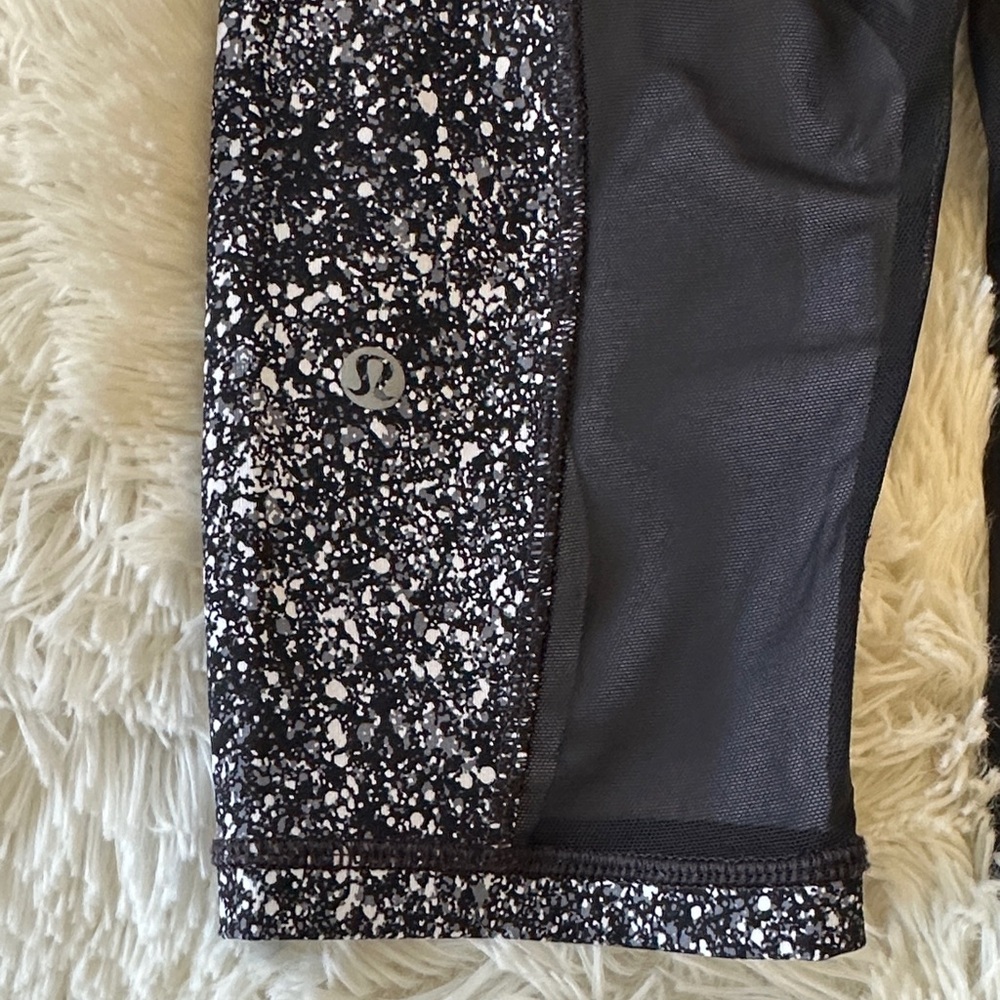 LULULEMON Outrun 17” Crop Black White Splatter Mesh Running Leggings Size 6 - Picture 9 of 12